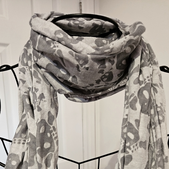 Zara Other - Skull KIDS‎ light scarf